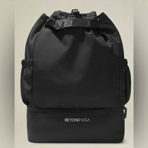 BEYOND YOGA Convertible Gym Bag Black NWT!